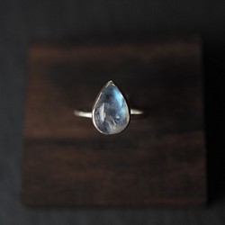 white labradorite silver ring (water drop) 1枚目の画像