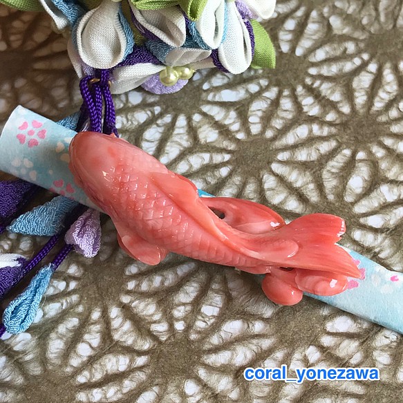 アウトレットSALE☆珊瑚帯留め『珊瑚彫刻・粋なピンクの鯉』