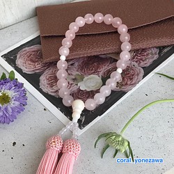 ローズクオーツ約10㎜玉と白珊瑚お念珠可愛い薄ピンク房 1枚目の画像