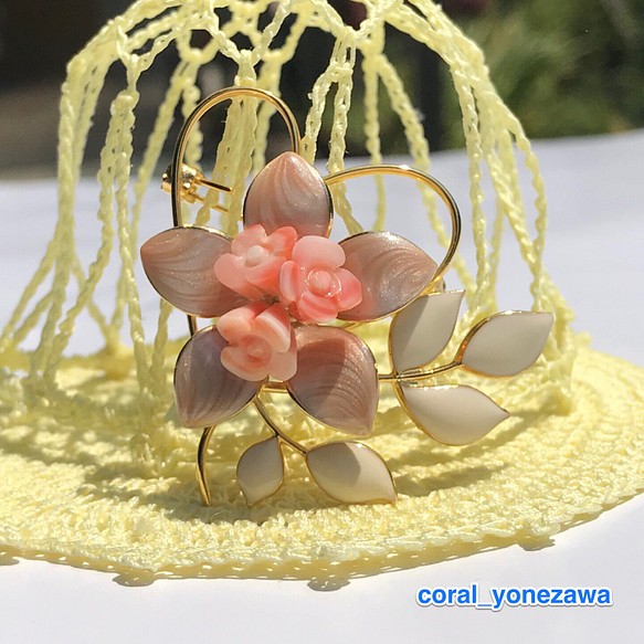 アウトレットSALE＊珊瑚ブローチ（花彫り付き） 1枚目の画像