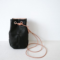 tile lantan bag   「手のりサイズの２way巾着バック」black 1枚目の画像