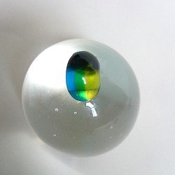 手作りガラスのピアス（スカイブルー、グラスグリーン） 1枚目の画像