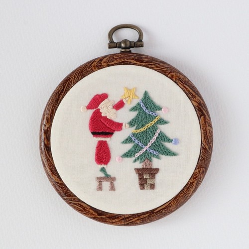 魅力的な価格 クリスマス　熊　サンタクロース　刺繍　フレーム　ハンドメイド アート/写真