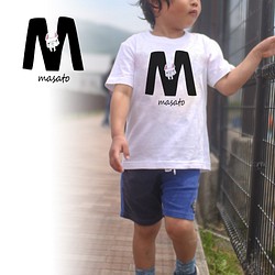 【名前入り】kid'sサイズ　フレンチブルドッグ　Tシャツ　アルファベット”M” イニシャル メッセージ入れ 親子コーデ 1枚目の画像