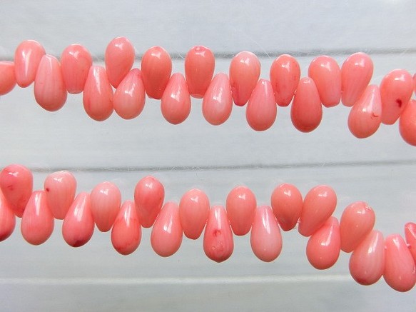 20個　ピンク珊瑚の涙型ビーズ　9mm×4mm 1枚目の画像