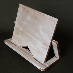 木製タブレットスタンド・カエデ・透明OIL仕上げ品 1枚目の画像