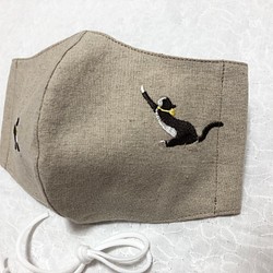 《立体 布マスク》可愛い猫ちゃん刺繍のハンドメイドマスク③ 1枚目の画像