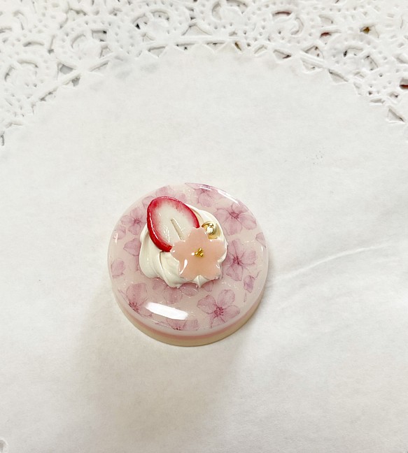 再販！sakura garden苺ケーキのブローチ 1枚目の画像
