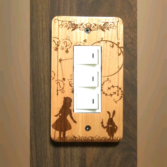 コンセント・スイッチカバー　久善オリジナルデザイン　おとぎの国シリーズ　Alice｛角枠｝　木製　 6枚目の画像