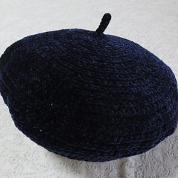 モールヤーン鉤針編みのベレー帽　ネービー 1枚目の画像