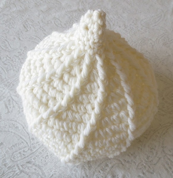 ベビー・キッズ用　可愛いホイップ帽子　鉤針編み　ウール100％　白 1枚目の画像