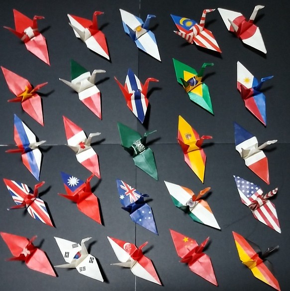 使い方いろいろ ハンドメイド 折り鶴 世界の国旗の25ヵ国の折り紙で折りました ミニサイズ 25羽です その他素材 空の部屋 通販 Creema クリーマ ハンドメイド 手作り クラフト作品の販売サイト