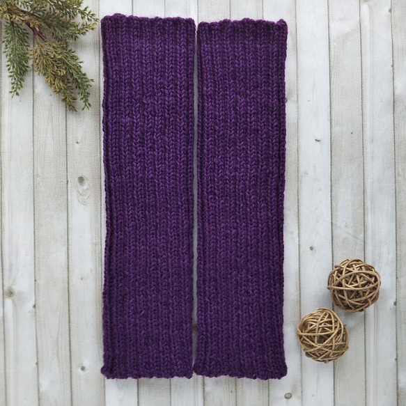 あったかウールの手編みレッグウォーマー(紫色)ロングタイプ(少し細め)『Creema限定』 1枚目の画像