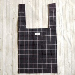 【SALE】レジ袋型エコバッグ(グラフチェック柄/黒)3Lサイズ、収納ポケット付き『Creema限定』 1枚目の画像
