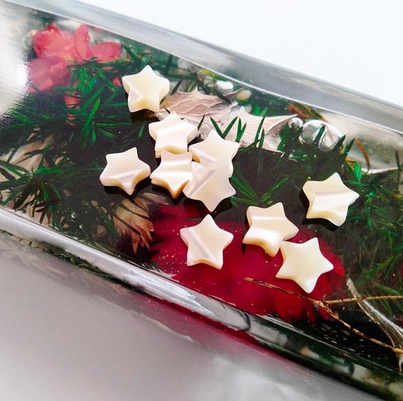 クリスマスシーズンに☆マザーオブパール(ベージュ) スター 6mm【10個】 1枚目の画像