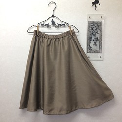 サイズ調整可♪綺麗なベージュカラーのふんわりギャザーフレアースカート(*'▽'*) 1枚目の画像