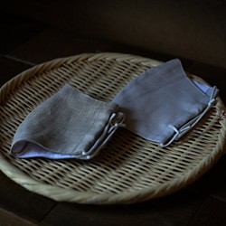 知多木綿を使用した布マスク・グレー・天然素材ならではの速乾性と通気性です 1枚目の画像