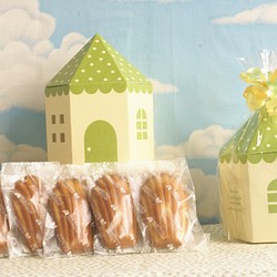 数量限定＜緑の屋根ボックス＞しっとりマドレーヌ　焼き菓子定番の逸品です。 1枚目の画像