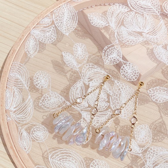 Apphia Earrings | 不規則淡水珍珠、玻璃、防敏能耳環 第1張的照片