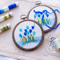 青チューリップの花の刺繍製作キット_A.F.E 19 〜シルクリボンで簡単に刺繍できる花刺繍シリーズ〜 1枚目の画像