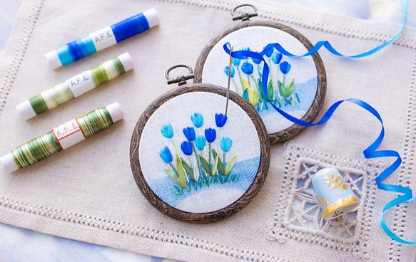 青チューリップの花の刺繍製作キット_A.F.E 19 〜シルクリボンで簡単に刺繍できる花刺繍シリーズ〜 1枚目の画像