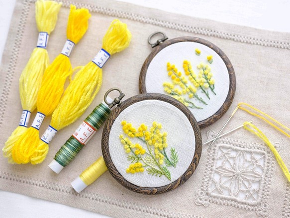 ミモザの花の刺繍製作キット A F E 01 オリジナルモール糸で簡単に刺繍できる花刺繍シリーズ キット Art Fiber Endo 通販 Creema クリーマ ハンドメイド 手作り クラフト作品の販売サイト