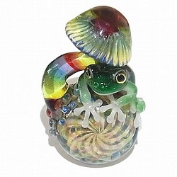あまやどり 四 【 kengtaro ケンタロー 】 キノコにつかまるカエル ボロシリケイトガラス 職人 作家 蛙 1枚目の画像
