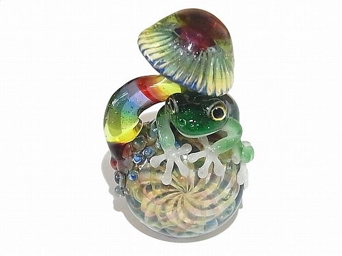 あまやどり 四 【 kengtaro ケンタロー 】 キノコにつかまるカエル ボロシリケイトガラス 職人 作家 蛙 1枚目の画像
