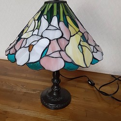高級ステンドグラス　テーブルランプ（Lp-13,カラフルカラー花柄） 1枚目の画像