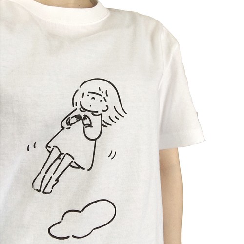 浮かぶ女の子イラストtシャツ Tシャツ カットソー Ciptacikap チプタチカプ 通販 Creema クリーマ ハンドメイド 手作り クラフト作品の販売サイト