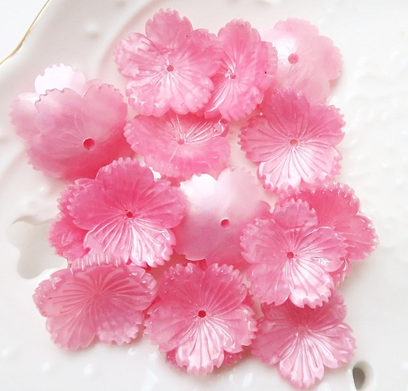 10511　大きめサクラ風の花のパーツ　ピンク　７個セット 1枚目の画像