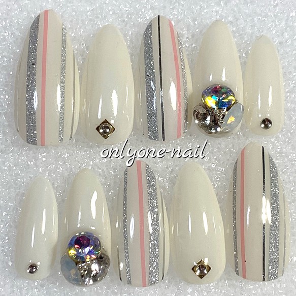 3 透け感アイボリー 上品ストライプネイル ビジューでキラキラ ネイルチップ ネイルシール Onlyone Nail 通販 Creema クリーマ ハンドメイド 手作り クラフト作品の販売サイト