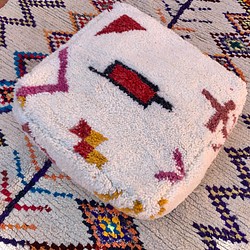 モロッコ　プフ　pouf アジラル　オットマン クッション　ラグ 1枚目の画像
