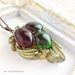 オリーブのネックレス・色づく季節A( olive necklace/植物/ボタニカル/レジン/樹脂/ペンダント/首飾り) 1枚目の画像
