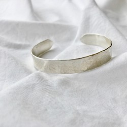 silver 950 hammered wide bangle 1枚目の画像