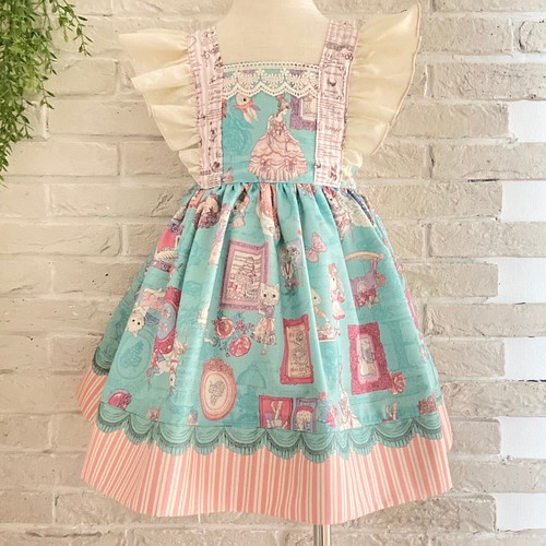 女の子 エプロンドレス 子供服 110サイズ ジョリーフルール ティーパーティ柄 子供服 Dream Play Made 通販 Creema クリーマ ハンドメイド 手作り クラフト作品の販売サイト