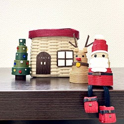 【クリスマスまで限定】窓際のサンタさん&トナカイさん　サンタさんのお家収納ケース　クリスマスオーナメント 1枚目の画像