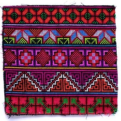 ヤオ族刺繍布はぎれ（I0173-01） 1枚目の画像
