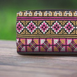 びっしり手刺繍！民族模様のヤオ刺し布製長財布/ピンク＆ブラウン(C0214-05)ギフトにも 1枚目の画像