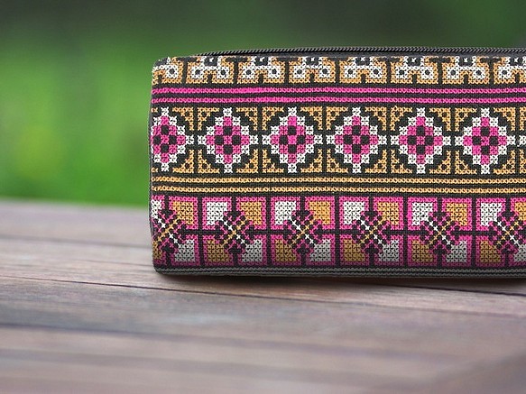 びっしり手刺繍！民族模様のヤオ刺し布製長財布/ピンク＆ブラウン(C0214-05)ギフトにも 1枚目の画像