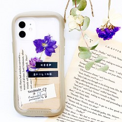 【全機種対応】紫の花のアンティークコラージュ インナーシート iPhone Android スマホケース 文字入#039 1枚目の画像