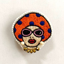 刺繍ブローチ｢きのこ夫人｣(オレンジ) 1枚目の画像