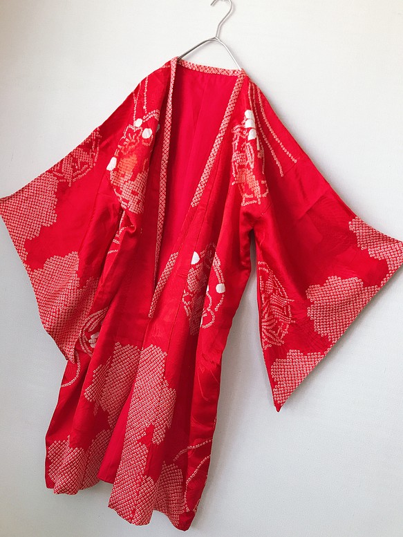 着物リメイク 鶴と絞りの変形袖カーディガン 羽織 着物風 和装 和柄 衣装 和柄 ロング 赤 フリーサイズ(B47)
