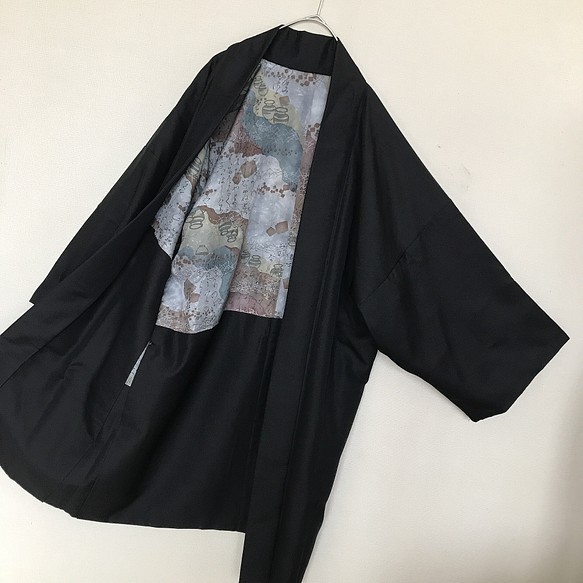 着物リメイク 壺と文字 男性 羽織 ロング羽織 無地 黒 和装 着物風コート フリーサイズ(804)