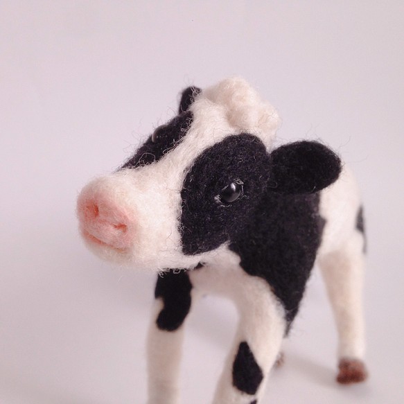 【受注製作】羊毛フェルト 牛さんのフィギュア 1枚目の画像