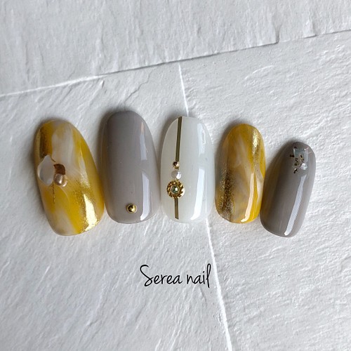 大人ニュアンスネイルチップ イエロー グレー ネイルチップ ネイルシール Serea Nail 通販 Creema クリーマ ハンドメイド 手作り クラフト作品の販売サイト