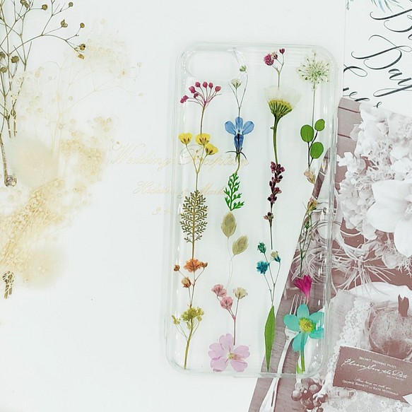 押し花 スマホケース かすみ草 ロベリア ボタニカル柄 iPhoneケース 1枚目の画像