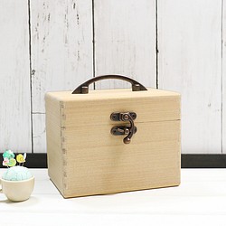 [木製]　小さめサイズの取手付き裁縫箱　ホワイト 1枚目の画像