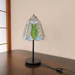 リーフ（葉っぱの模様A）濃い・グリーンステンドグラスランプ（テーブルランプ） ガラス照明 Lサイズ 照明（ライト）・ランプ グラスハウス 通販