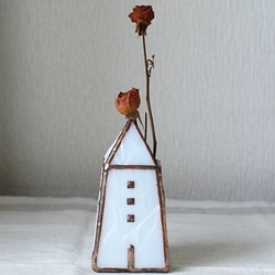 白い小さなお家の花器 1枚目の画像